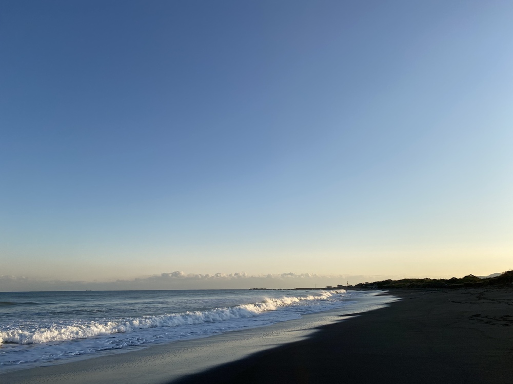 ビーチヨガ🧘♀️江ノ島エリアビーチにて!
16:30からの風が気持ちいい時間帯に
リラックスしながら自分とつながろう✨
締め切りは当日7/18の14時までになりました❣️