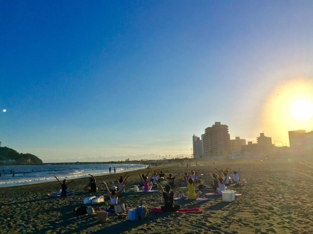 江ノ島腰越ビーチヨガ🧘♀️
ヨガの後は一緒に夕陽を眺めましょう☀️
