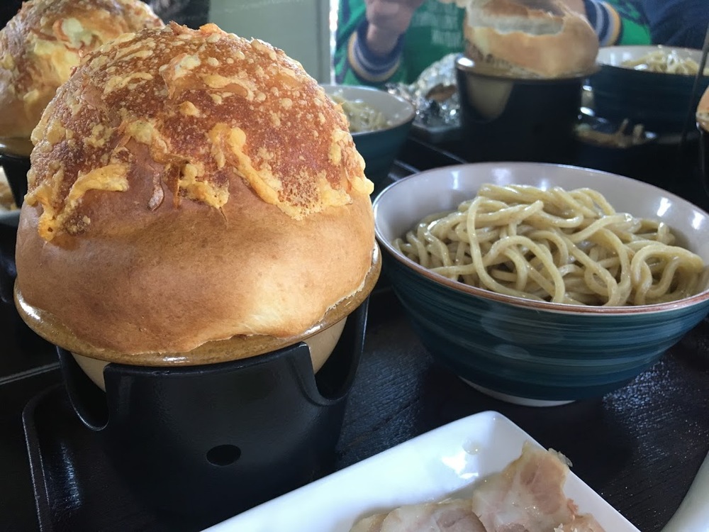 「唯一無二のパイ生地つけ麺を食べに行こう!」